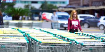 Complicadas. Aunque repuntaron, las ventas del segmento masivo siguen condicionadas por la inflación y la pérdida de poder adquisitivo. (Ramiro Pereyra/La Voz/Archivo)