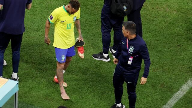 Neymar se retiró lesionado frente a Serbia. Foto: Reuters