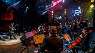 La Orquesta Provincial de Música Ciudadana, con Mery Murúa como cantante. (La Voz).
