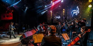 La Orquesta Provincial de Música Ciudadana, con Mery Murúa como cantante. (La Voz).