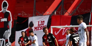 Golazo de Cacciabue para Newell's ante Estudiantes (@CANOBoficial)