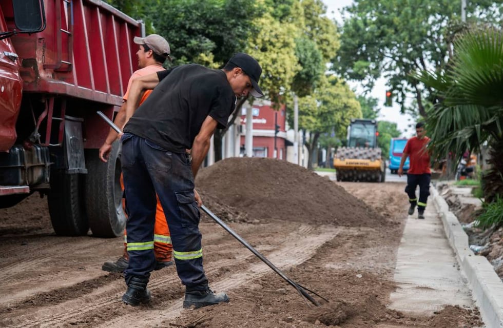 Más pavimento en Rosario: comenzaron a pavimentar 42 cuadras del barrio Las Delicias