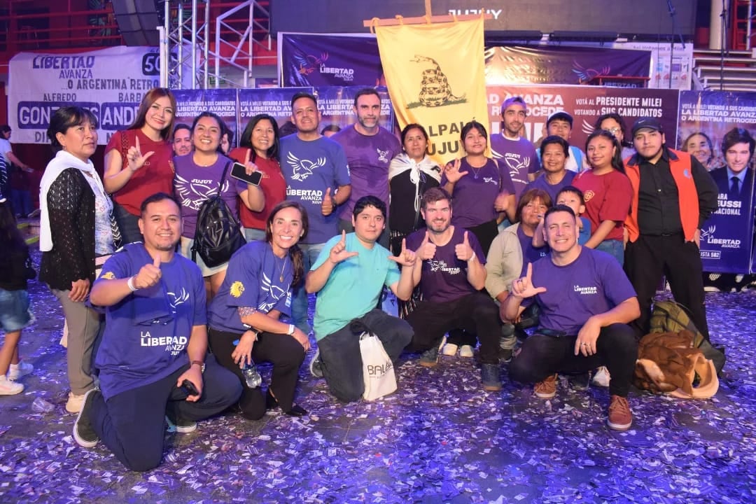 La lista de candidatos libertarios para los comicios del domingo próximo recibió el apoyo de militantes y dirigentes de toda la provincia, como también de enviados partidarios que llegaron desde Buenos Aires para el acto de fin de campaña.