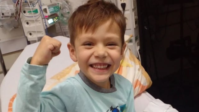 Ciro, el niño platense que espera un donante para un trasplante de corazón