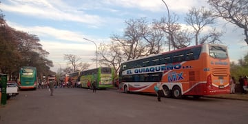 Las unidades afectadas al servicio de transporte público interjurisdiccional gratuito para las PASO, parten desde la playa de estacionamiento de la avenida 19 de Abril.