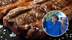 Hace asados al lado de la ruta, tiene un método innovador y sus videos son virales en TikTok.