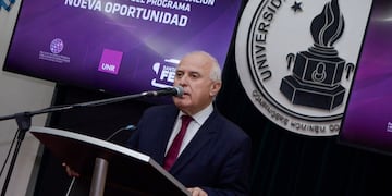 El legislador provincial hizo la secundaria en el Instituto Politécnico Superior (IPS) y luego siguió estudiando en el sector público. (@unroficial)