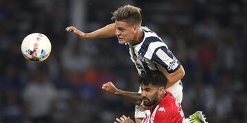 Federico Girotti vio la roja en tiempo cumplido. Igual, recibió aplausos de los hinchas de Talleres.
