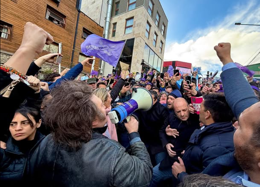 Con manifestaciones sindicales y vecinos enfrentados, el presidente Milei estuvo en Ushuaia.