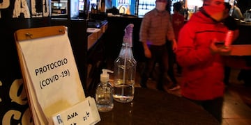 Los locales ya no tienen permitido atender clientes y sólo funcionan con delivery y take away. (Juan José García)