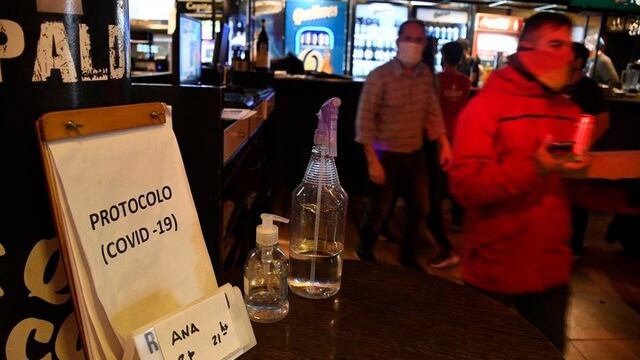 Los locales ya no tienen permitido atender clientes y sólo funcionan con delivery y take away. (Juan José García)