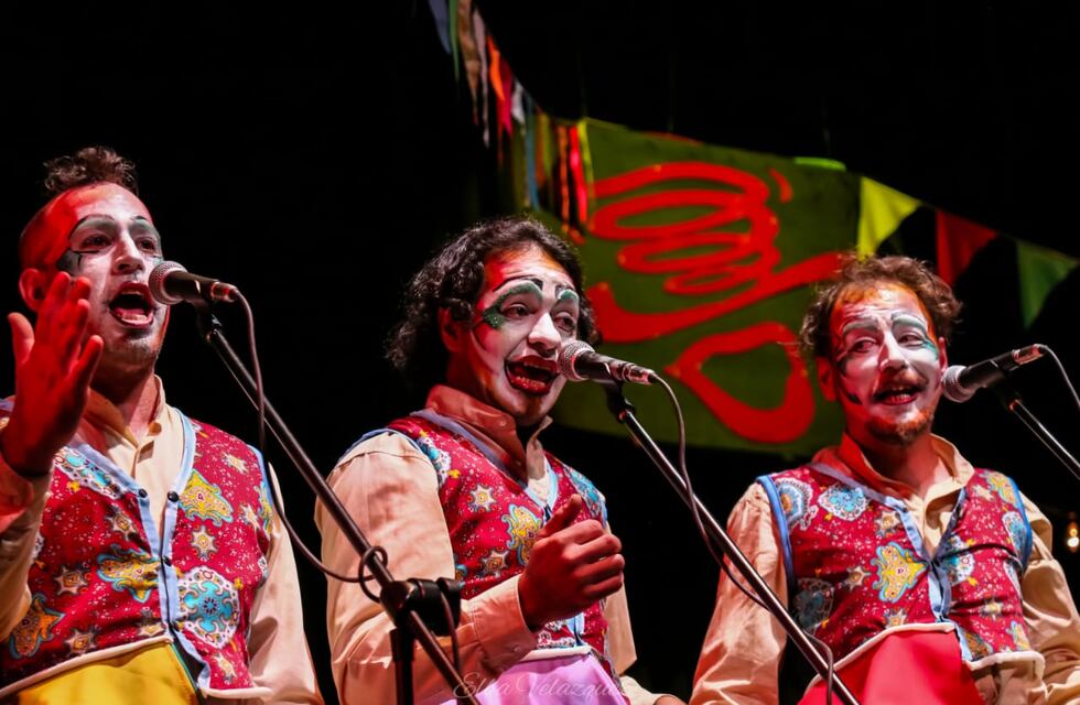 La murga El Remolino y una canción con un fuerte mensaje contra la elección de la reina de la Vendimia