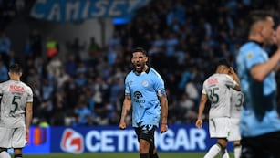 Todo la bronca de Franco Jara. El goleador de Belgrano no pudo evitar la derrota de su equipo. Otro fin de semana sin victorias para los representativos cordobeses (Facundo Luque / La Voz).