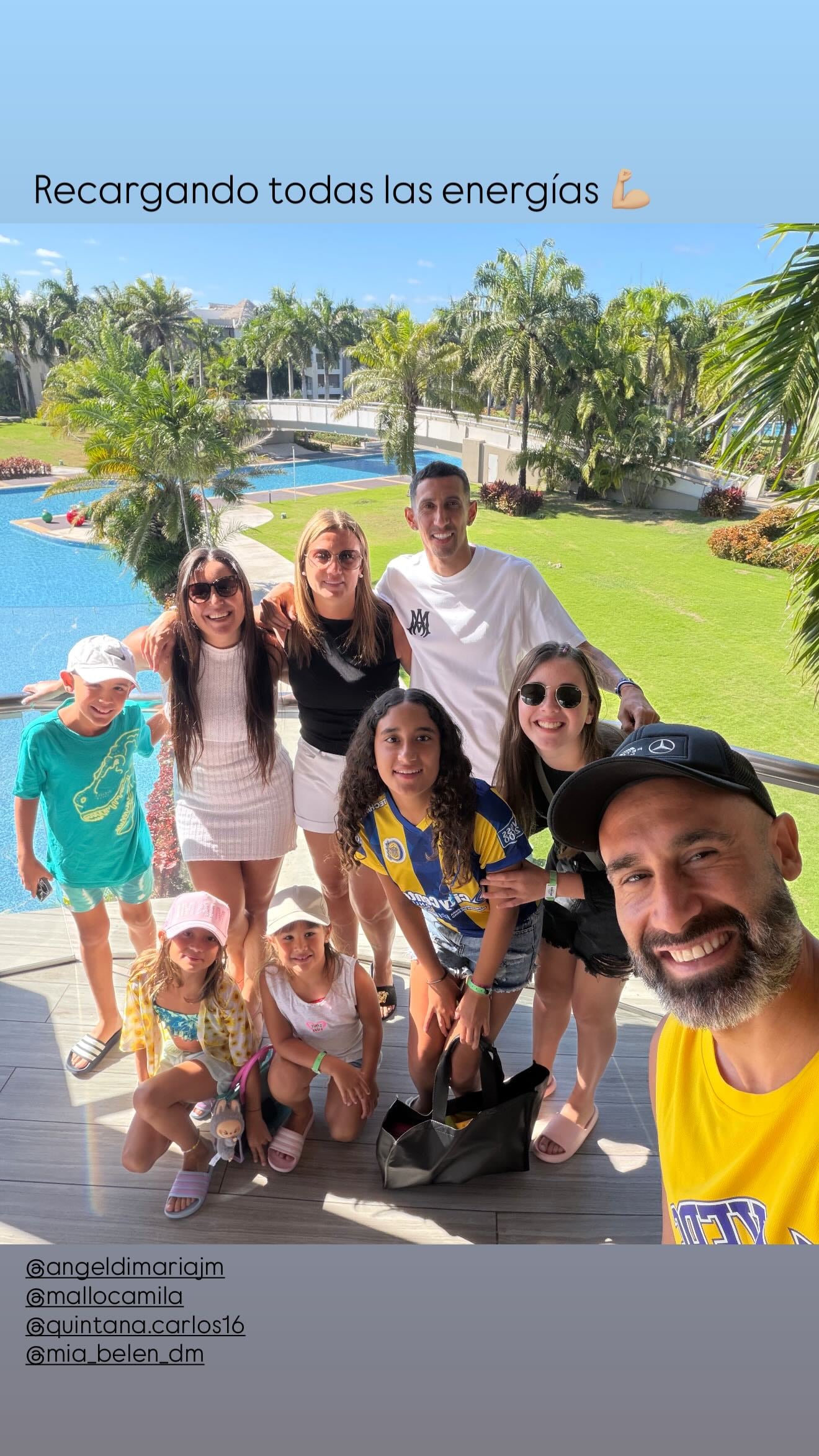 La foto que compartió Jorgelina Cardoso. Familia y amigos.