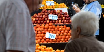 Fuerte suba de frutas y verduras en el Mercado Norte de Córdoba. (Ramiro Pereyra / La Voz)