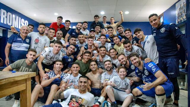 La Lepra festejó en el camarín el triunfo ante Brown de Adrogué /Twitter Independiente Rivadavia