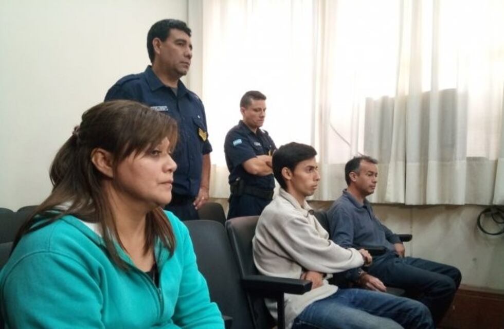 Padre, madre y hermano, condenados por violar y corromper a una menor