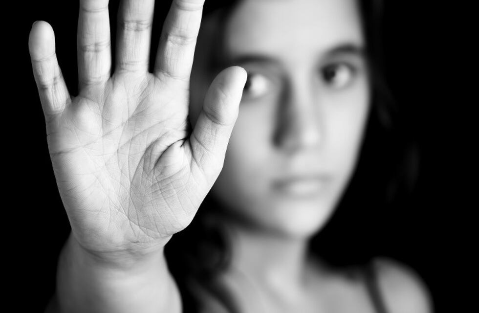 Así funciona la línea 144 de violencia contra la mujer