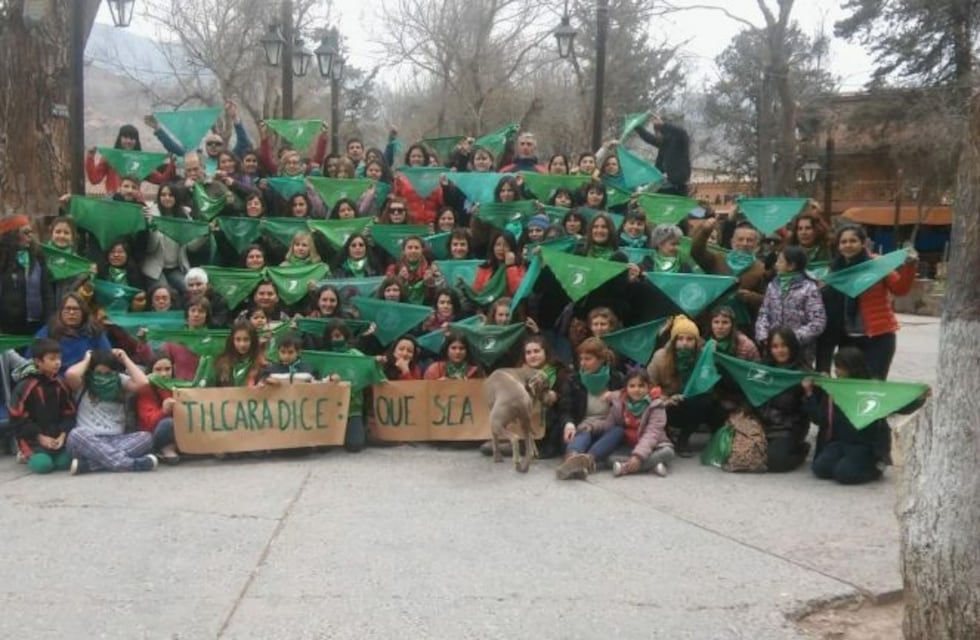 Un grupo de mujeres realizaron un pañuelazo a favor del aborto legal en Tilcara