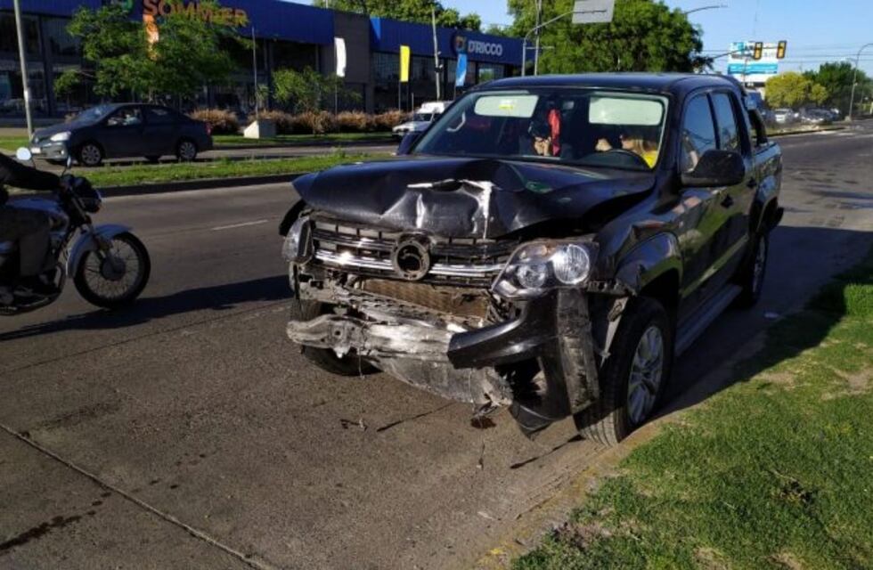 Dejó varias propiedades sin luz tras embestir una cabina de la EPE ante el temor a un robo