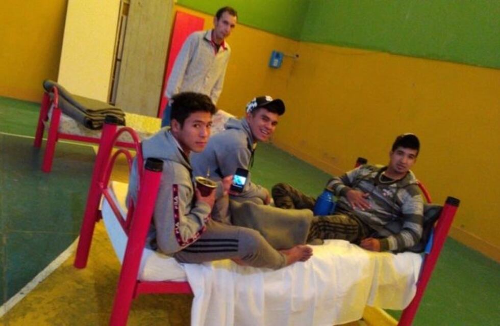 El martes llegarían a la provincia los cosecheros de Andresito varados en Río Negro