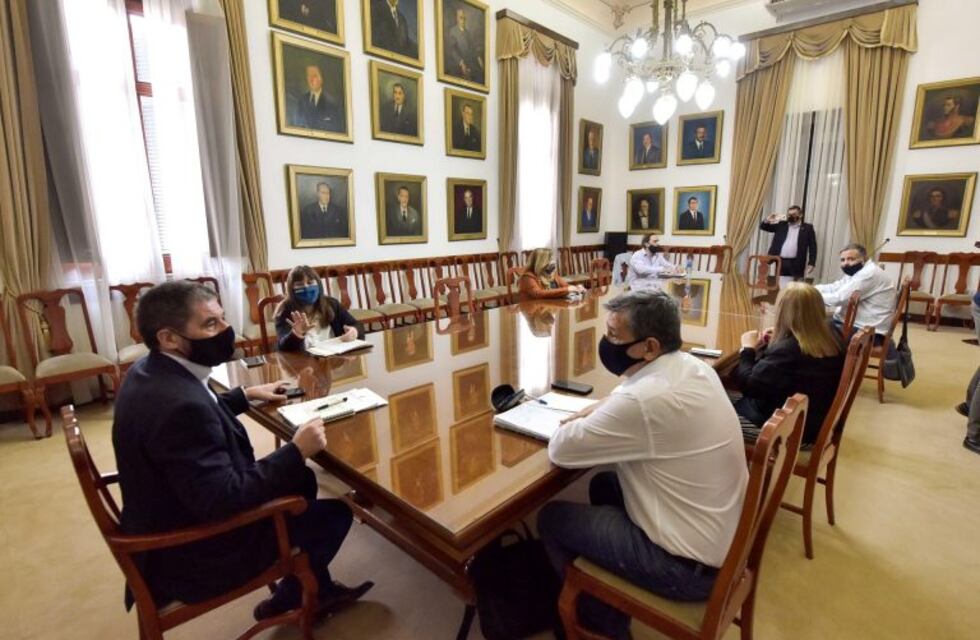 El gobierno provincial ofreció a los gremios estatales un aumento de $3500 para el último trimestre del año