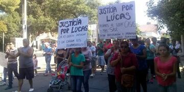 Marcha por Lucas Martínez