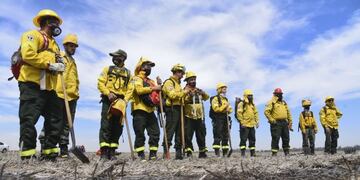 Los especialistas ahora pueden cruzar más rápido para sofocar las llamas en vez de partir desde Alvear\u002E (@gobsantafe)