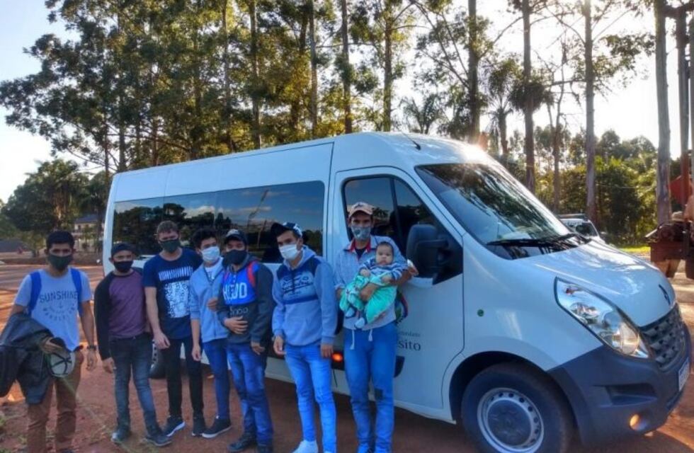 Los cosecheros de Andresito que estaban varados en Río Negro llegaron a sus hogares