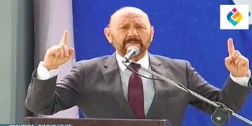 Insfrán anunció el pago de un bono de $7500 pesos en tres cuotas de $2500 para estatales