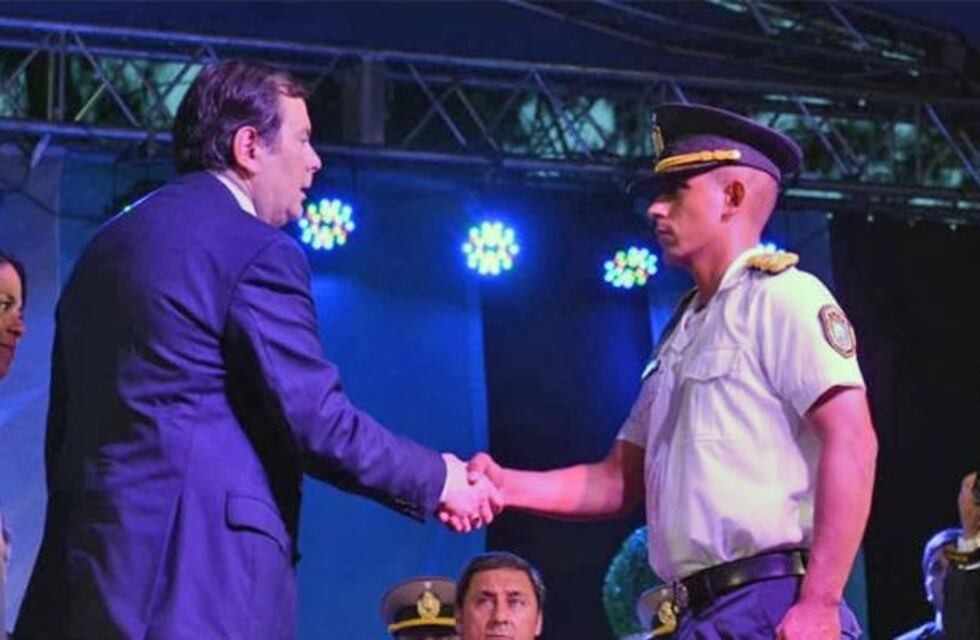 Gerardo Zamora aseguró que firmará un decreto por el cual ascenderán 1.100 policías