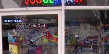 El violador serial sigue suelto y asaltó una juguetería