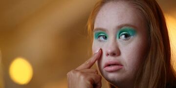 Model Madeline Stuart, who has Down's syndrome, is prepared backstage before the Colleen Morris Presentation of the Spring/Summer 2019 collection during London Fashion Week in London, Britain, September 15, 2018\u002E REUTERS/Hannah McKay  SEARCH \