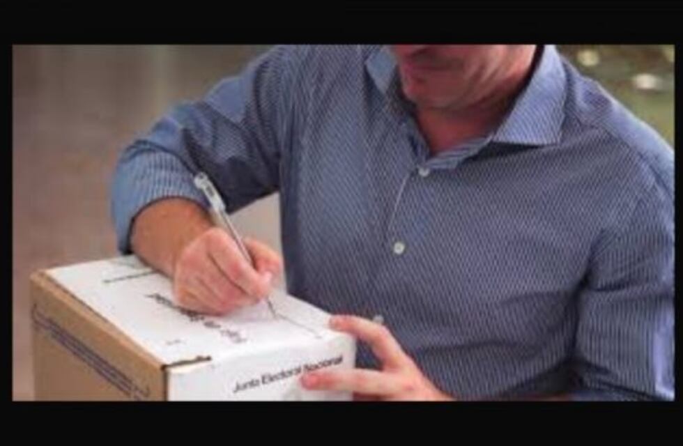 El uso de lapiceras de colores en los sobres de votación puede individualizar al elector y eso representa un delito