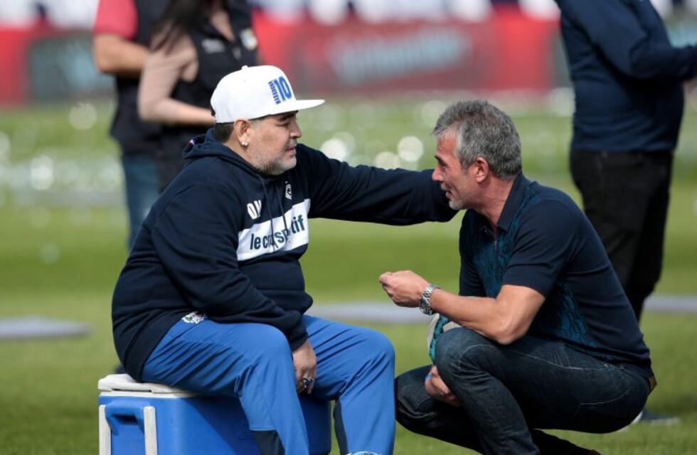 Pellegrino fue reelecto en Gimnasia y Maradona confirmó su continuidad como DT