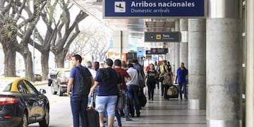 Los pasajeros podrán pagar con tarjeta o efectivo la tarifa prefijada de los taxis que salgan de Aeroparque\u002E