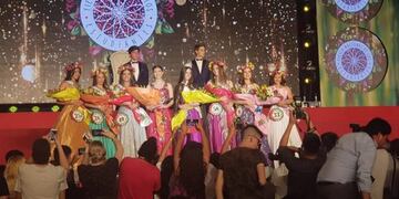 Sofía Ortíz, nueva soberana capitalina con su corte de princesas\u002E