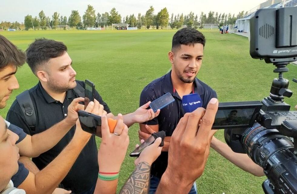 Facundo Medina vuelve de zaguero o lateral: "Nos vamos a levantar de este bajón"