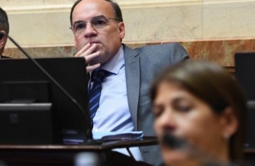 Incidentes en la despedida de Maradona: el senador fueguino Pablo Blanco solicitó un informe al Presidente de la Nación