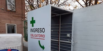 Cabina sanitizante para el ingreso de empleados y clientes al Transporte Almafuerte