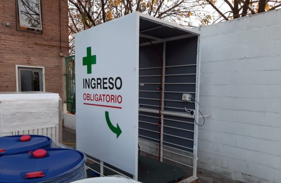 Transporte desarrolló su propia cabina sanitizante para el cuidado de empleados y clientes