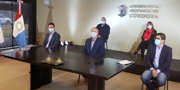 Schiaretti en conferencia por las reuniones familiares en Córdoba\u002E
