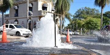 Trabajos de reparación por la rotura de un caño maestro