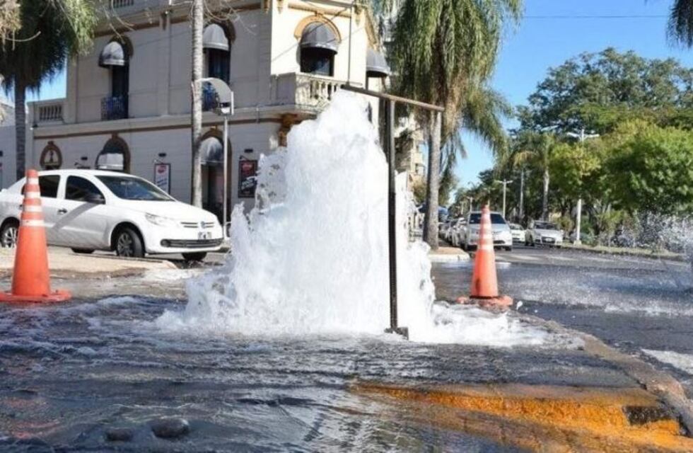 Por la rotura de un caño maestro, el tránsito en el centro seguirá cortado hasta la semana que viene