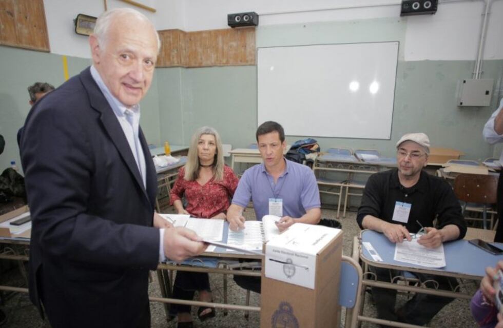 Roberto Lavagna, tras votar: "Espero la máxima prudencia de ganadores y perdedores"