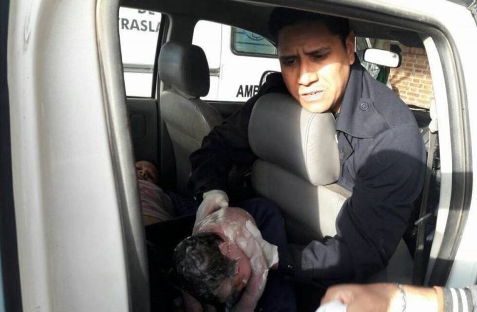 Video: un bebé nació en un móvil policial en Mendoza