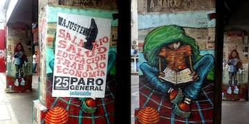 Los afiches fueron parte del saldo de la gran movilización que se llevó a cabo por la mañana\u002E (Jorge Molina)