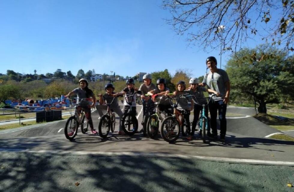Francisco Birocco y Milagros Juárez de Arroyito fueron premiados en el encuentro de BMX en Córdoba