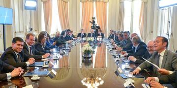 Congelamiento de tarifas: Macri negocia con los gobernadores peronistas para no vetar la ley\u002E (DPA)