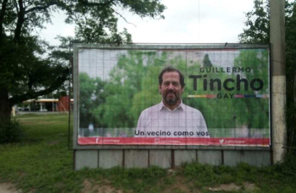 Un sector de la UCR empapeló la ciudad con su pre candidato